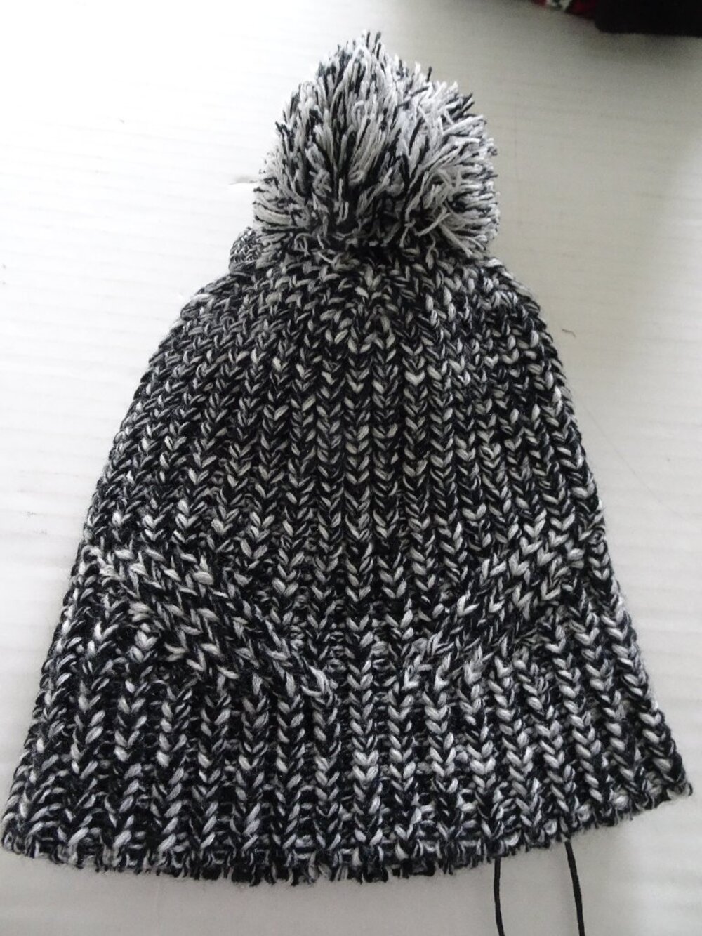 Rebecca Minkoff Women's Black White Knit Marled Beanie & Arm Warmer Set One Size